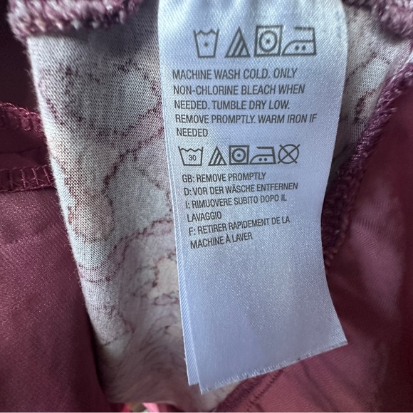 LOGO long Sleeve T-Shirt with Layer of Frills in Fun Animal Print (M) - Picture 11 of 11